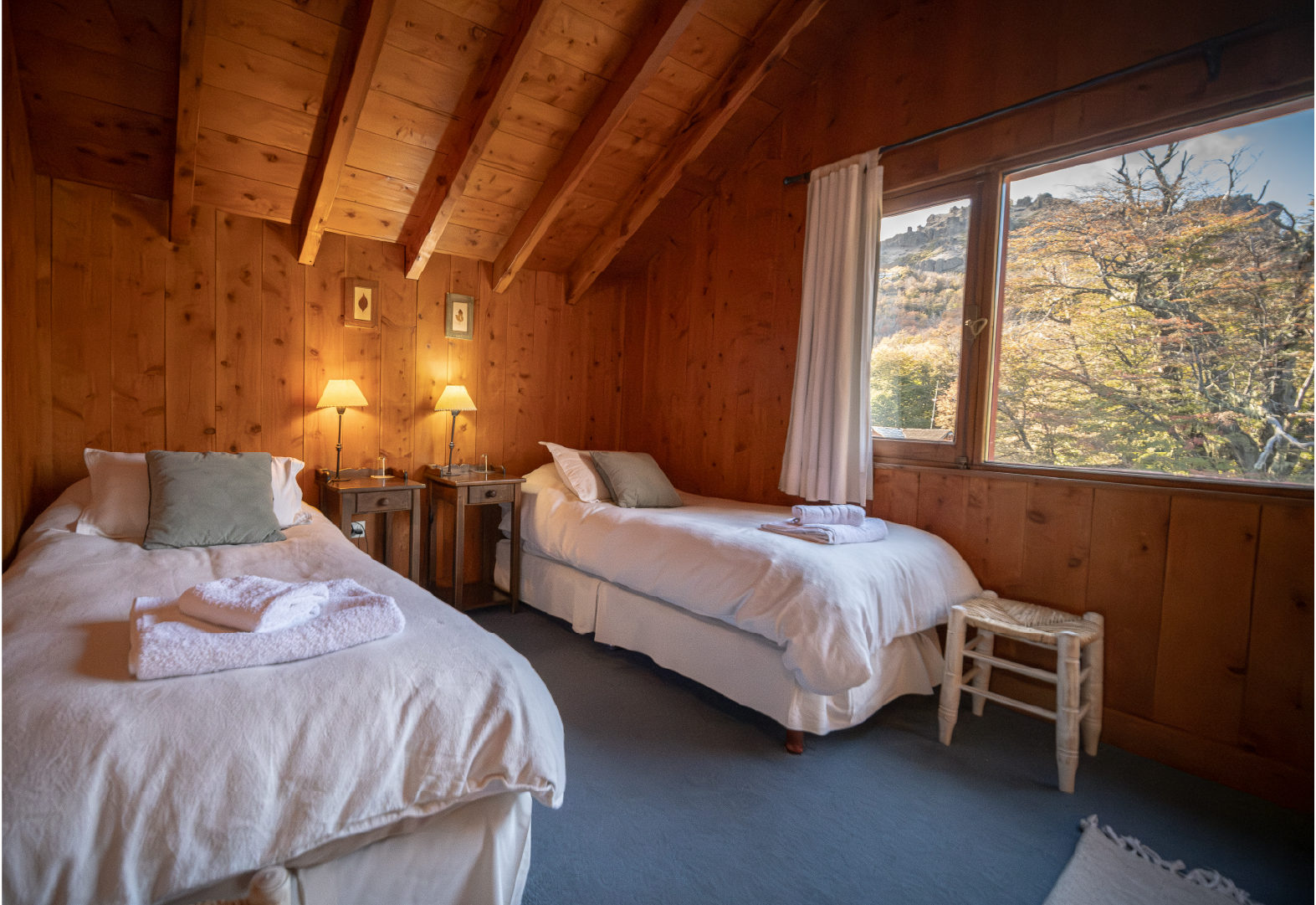 Segundo ambiente de descanso en la suite cuádruple